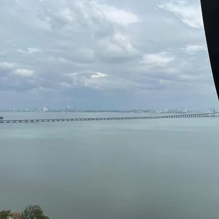Good Seaview Condo, Near Queensbay